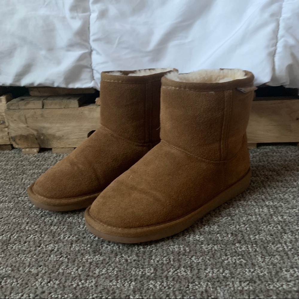 Minnetonka Boots size 7